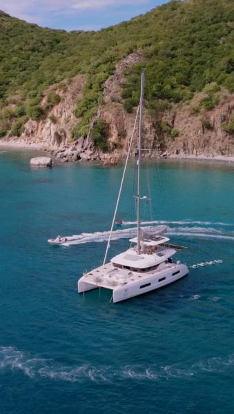 How we spend our Mondays📍on charter with @sailingstellamare 

📧crewed@horizonyachtcharters.com
🧑‍💻horizonluxurycrewed.com

#horizonluxurycrewed #bvi #caribbean #yachtcharter